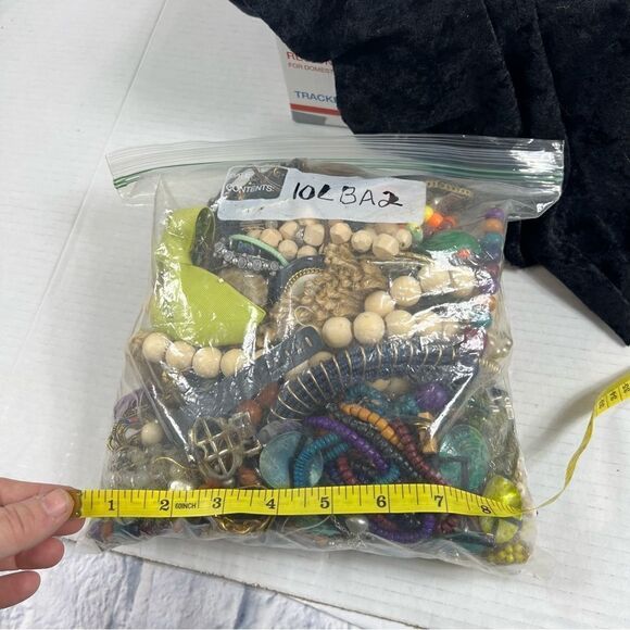 5 pounds of craft jewelry bundle vintage to current for repurpose - Picture 4 of 15